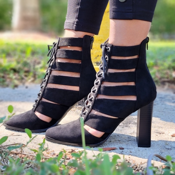 Shoes - Women's Black Lace up Chunky Block High Heel Booties